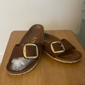 Better than new Birkenstock Madrid big buckle leather sandals.